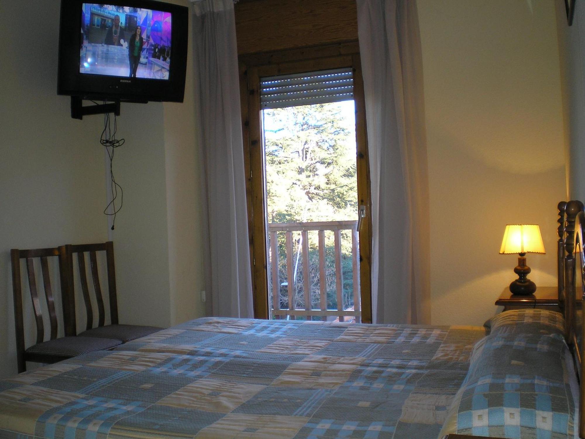 Apartamentos Turisticos Sol Y Nieve 하카 외부 사진