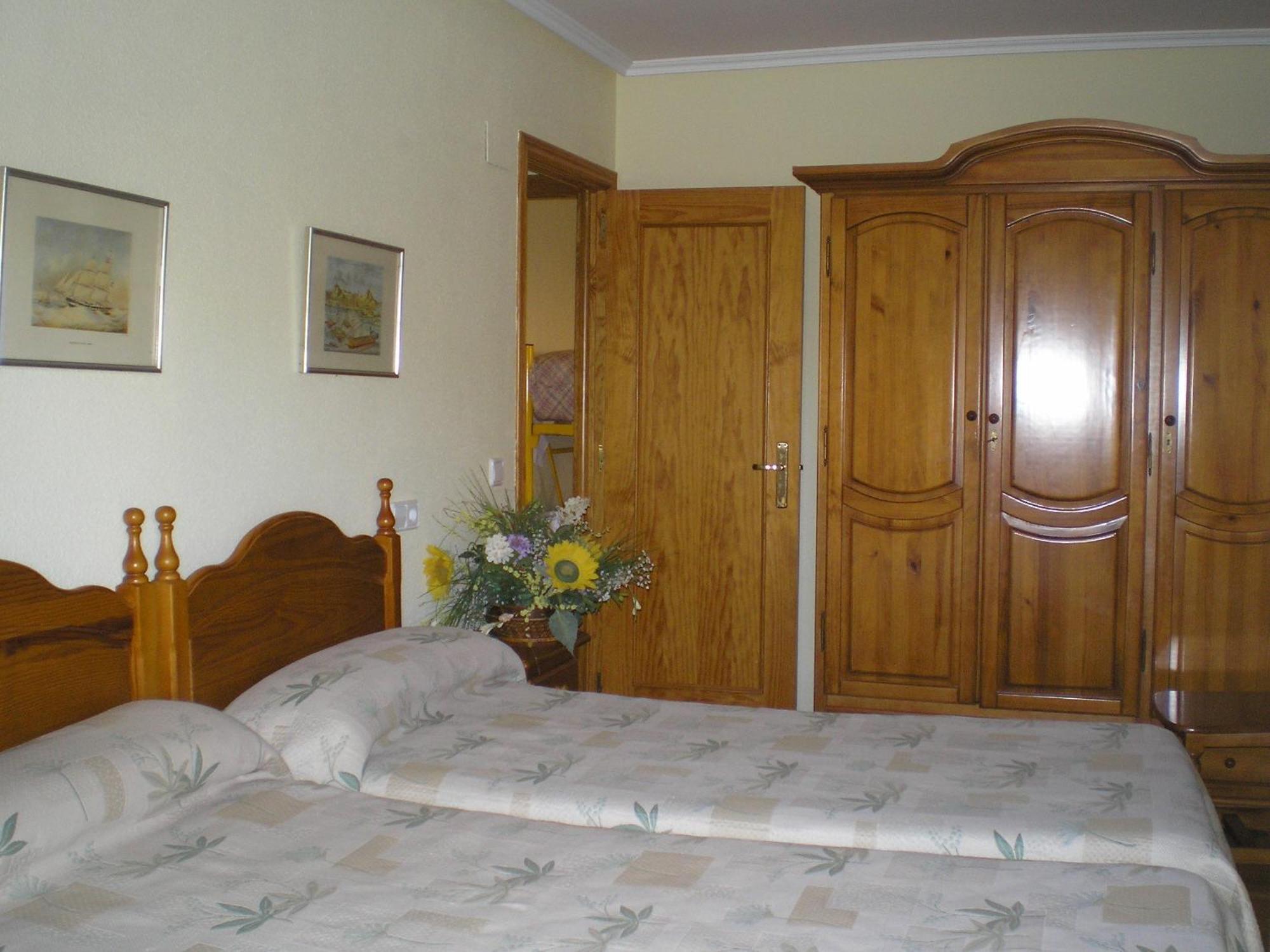 Apartamentos Turisticos Sol Y Nieve 하카 외부 사진