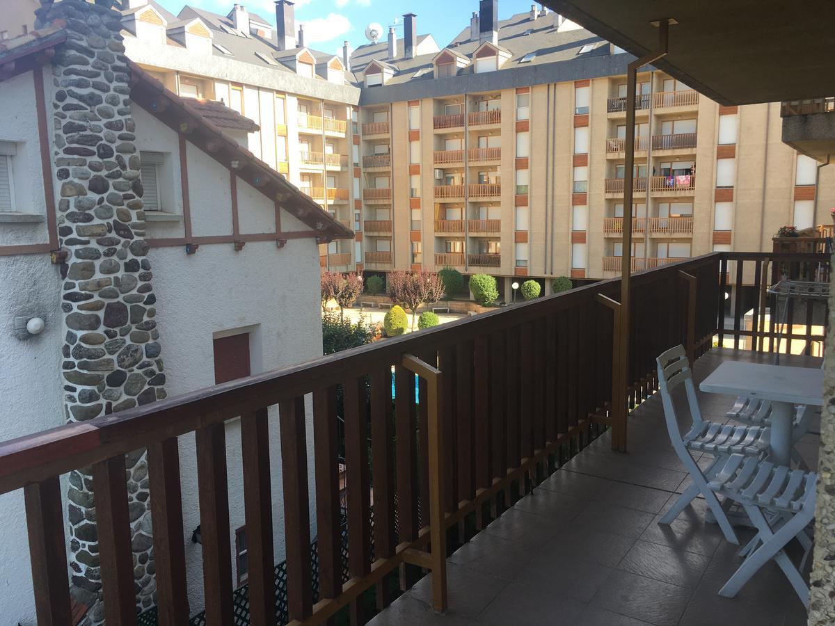 Apartamentos Turisticos Sol Y Nieve 하카 외부 사진