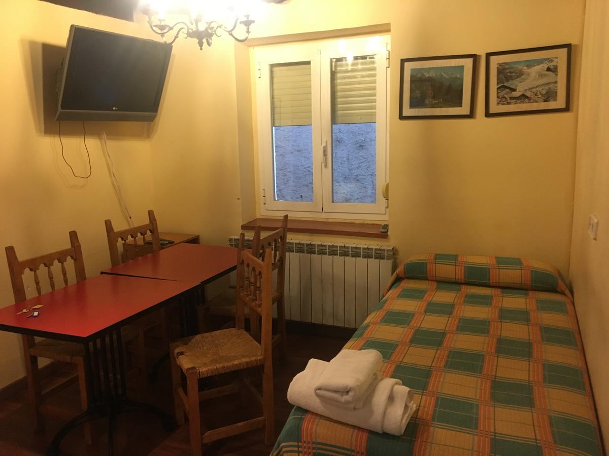 Apartamentos Turisticos Sol Y Nieve 하카 외부 사진